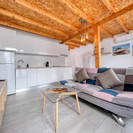 Volcan De La Geria * Tias